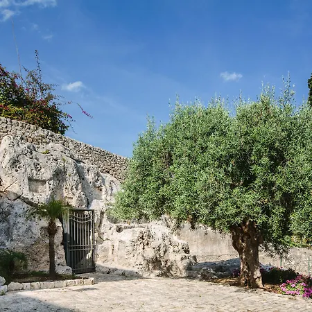 Dimora Archimedea Bed & Breakfast 4*